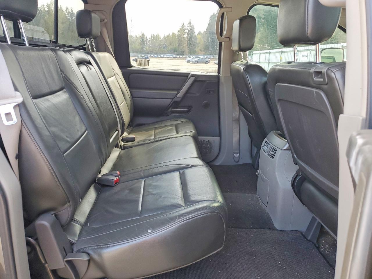 2004 Nissan Titan XE