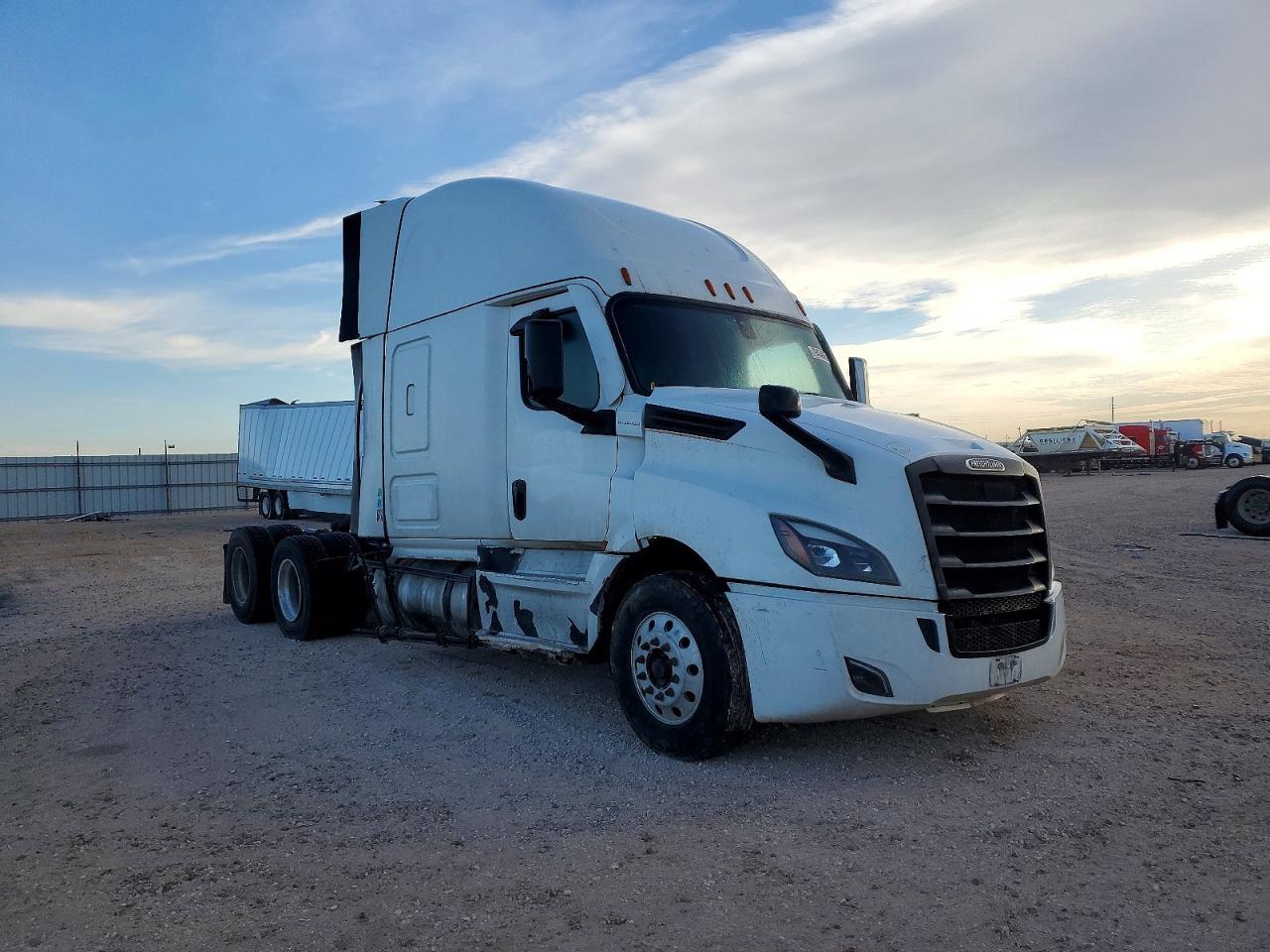 2022 Freigliner Cascadia 126