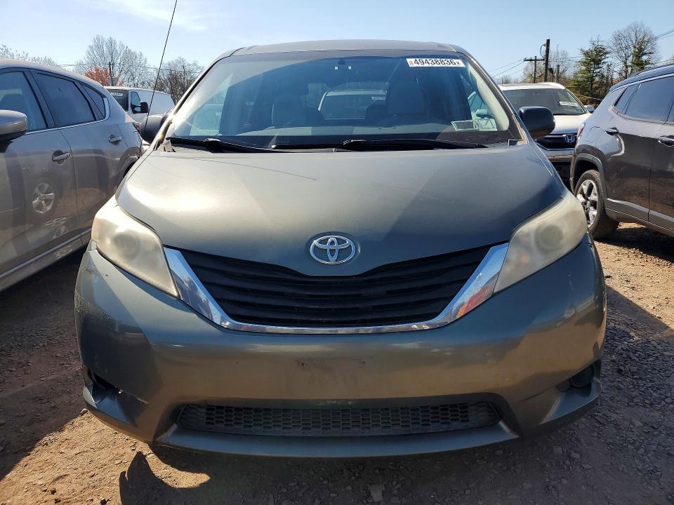 2011 Toyota Sienna le