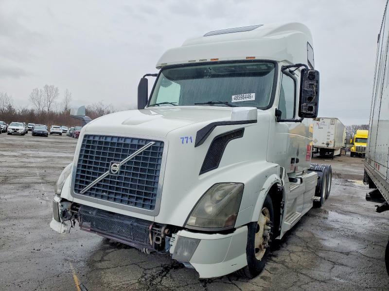 2014 Volv O VNL Semi Truck