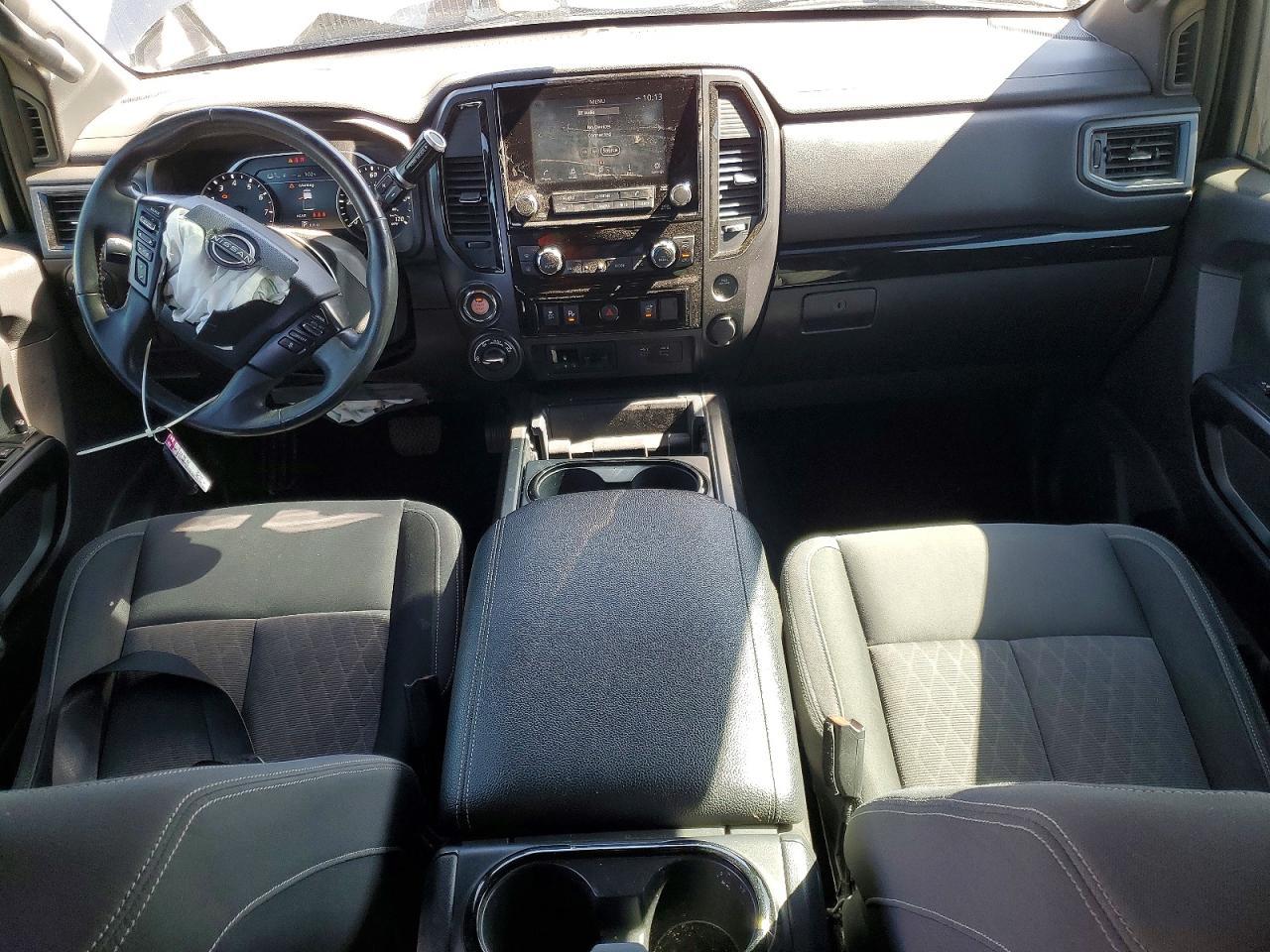 2023 Nissan Titan SV