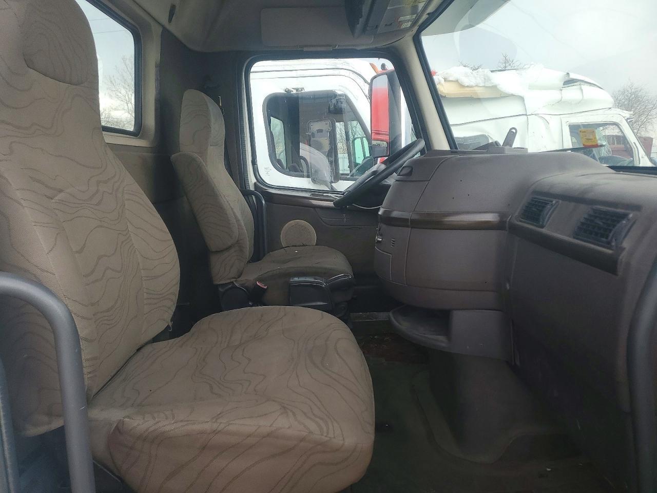 2012 Volvo VNL Semi Truck