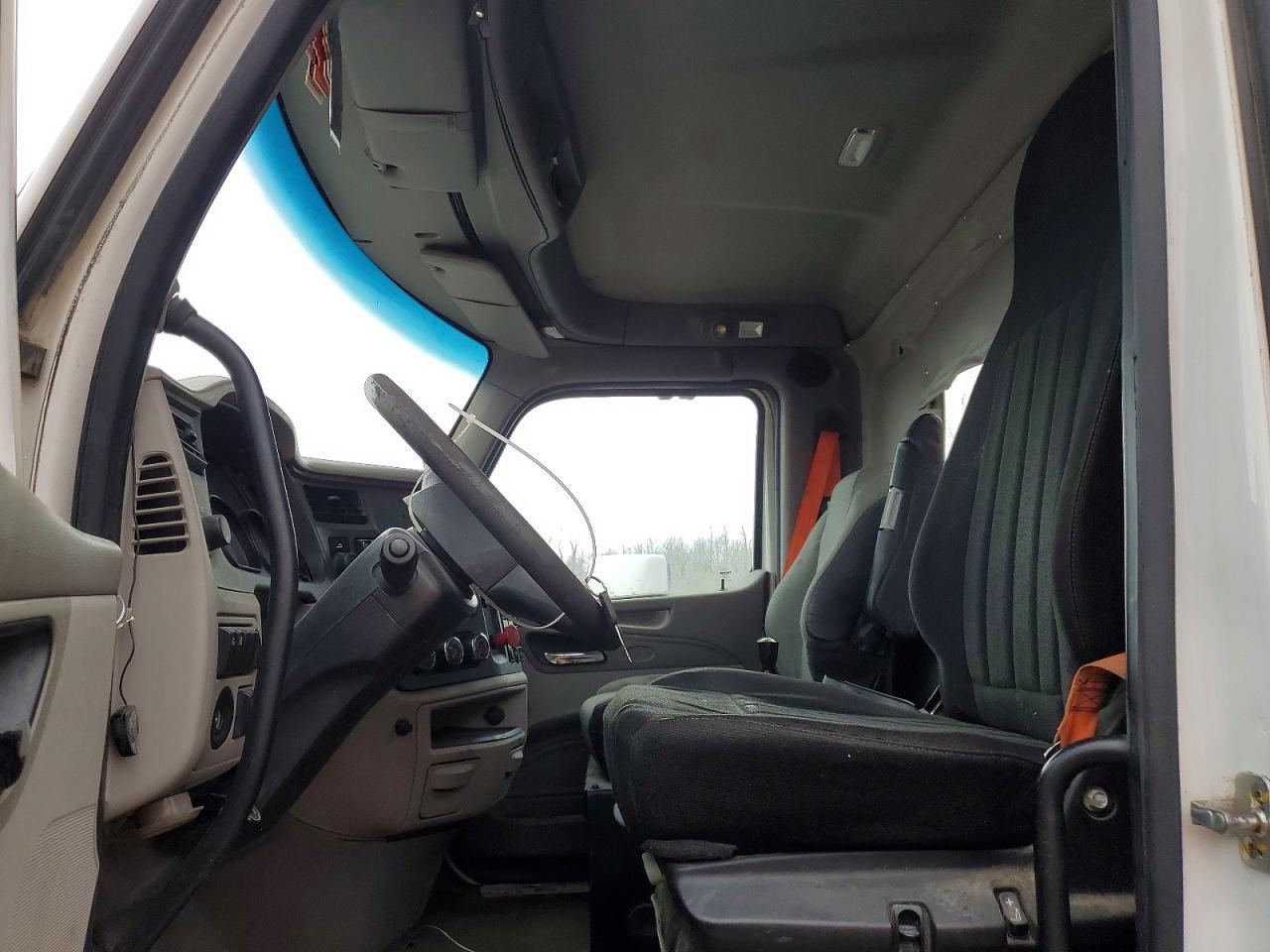 2020 Kenworth Construction T880