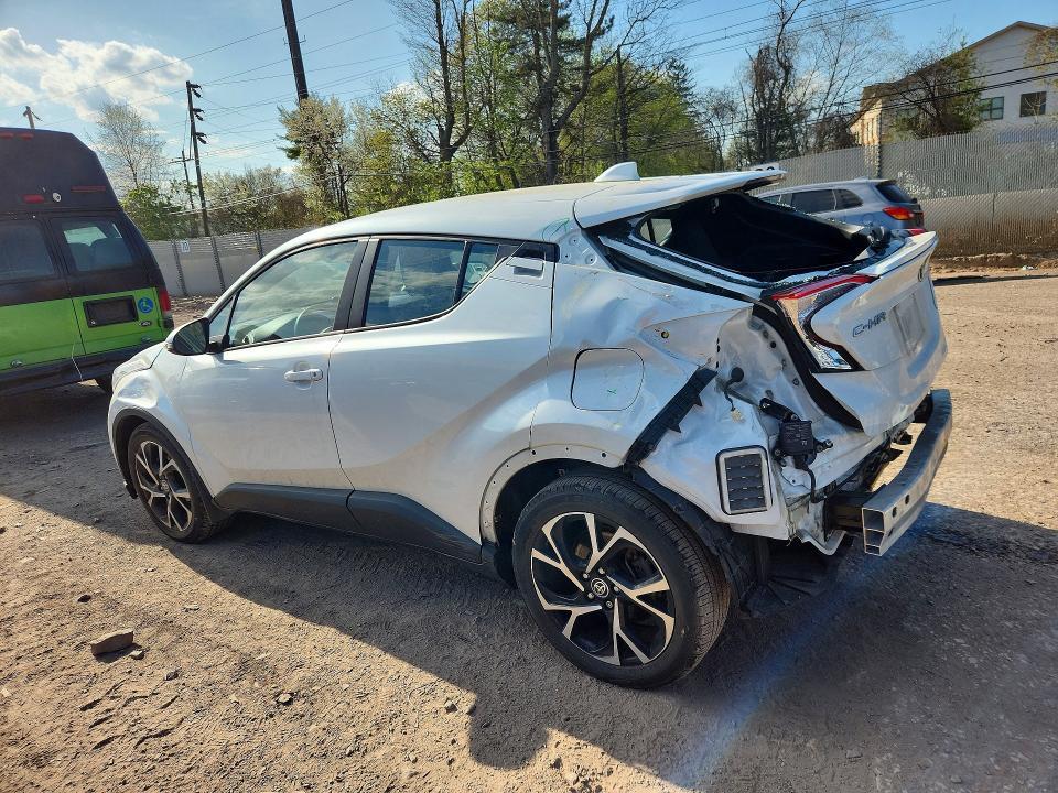 2022 Toyota C-hr xle