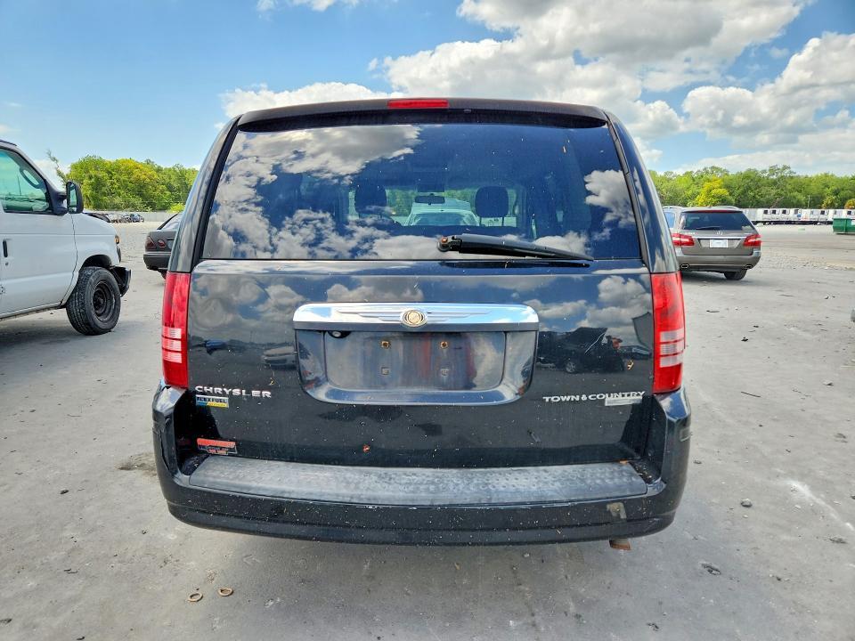 2010 Chrysler Town & Country lx