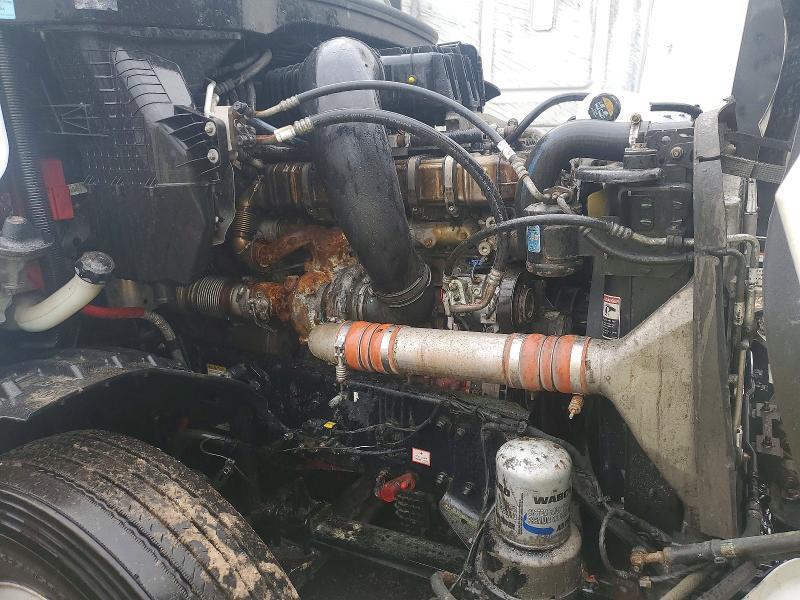 2021 Freigliner 2021 Freightliner Cascadia 126 Semi Truck
