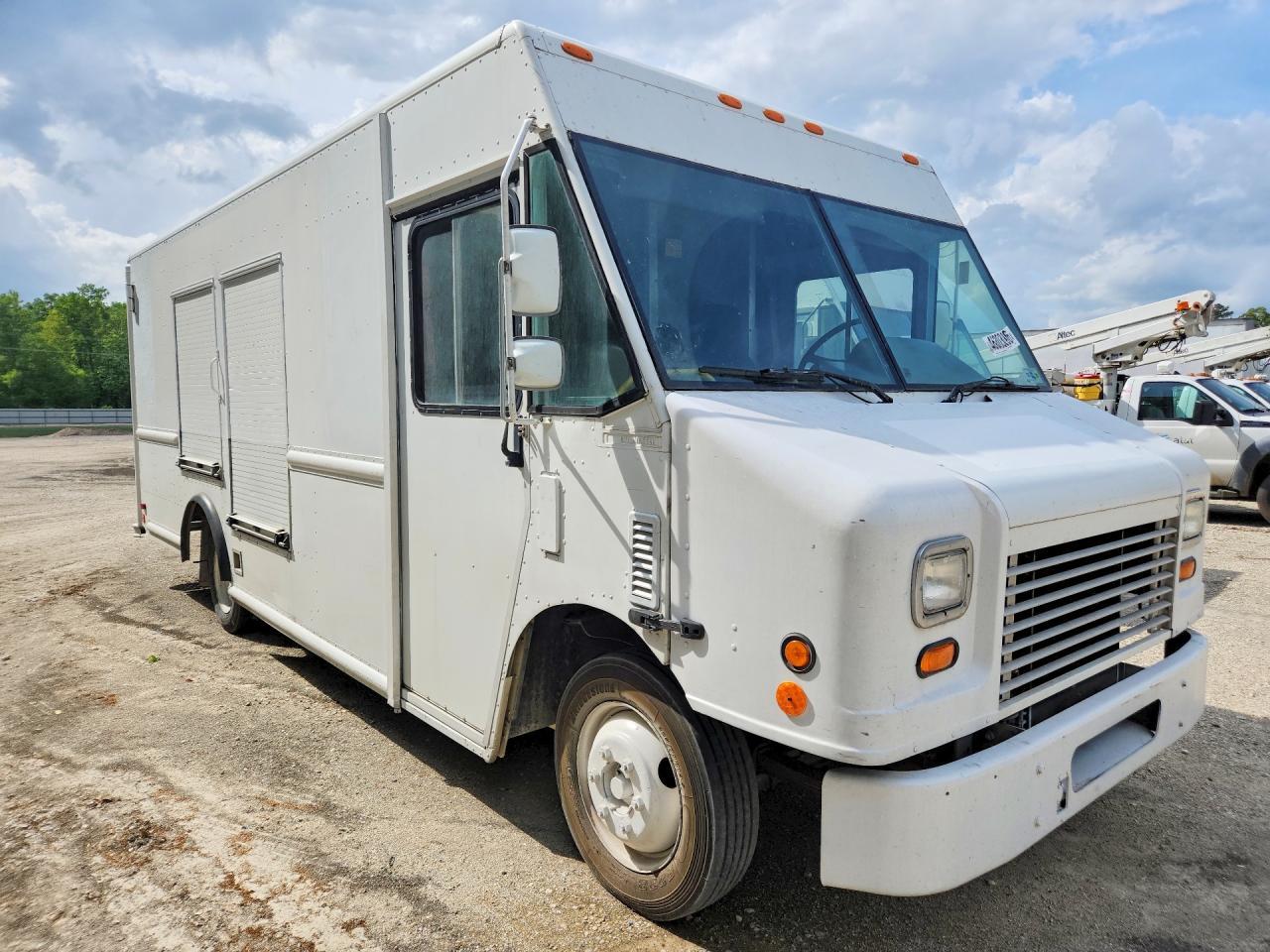 2008 Freightliner MT45 Chassis Delivery Truck