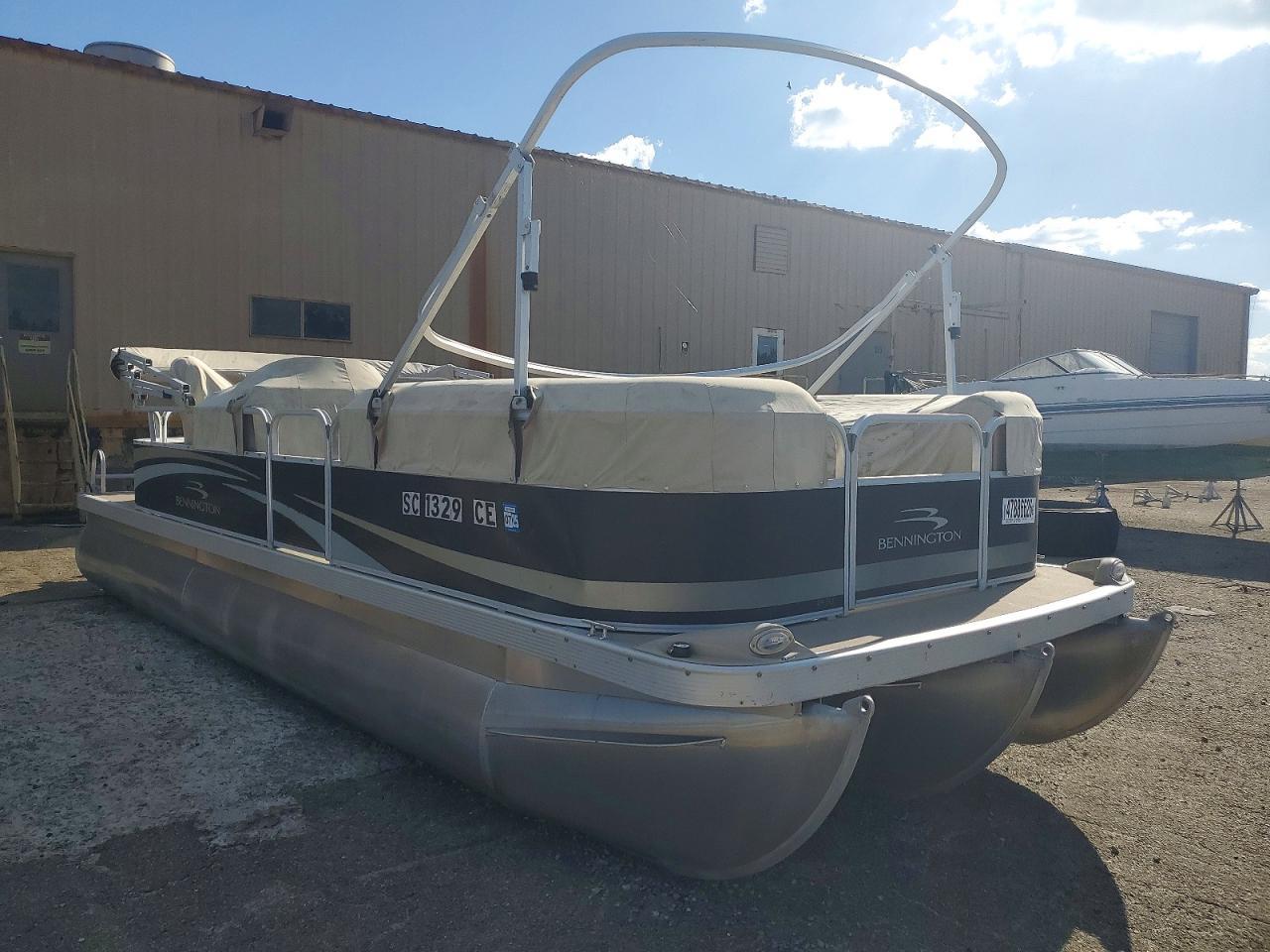2012 Bennington Boat-Pontoon Boat