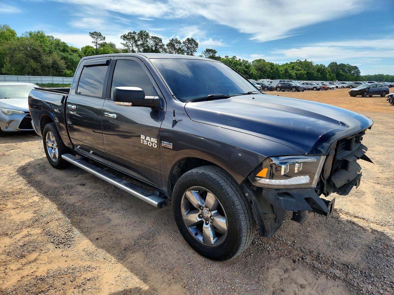 2015 Dodge RAM 1500 SLT