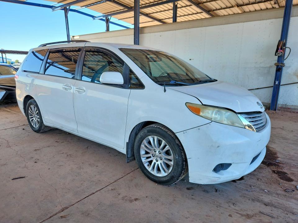 2011 Toyota Sienna le