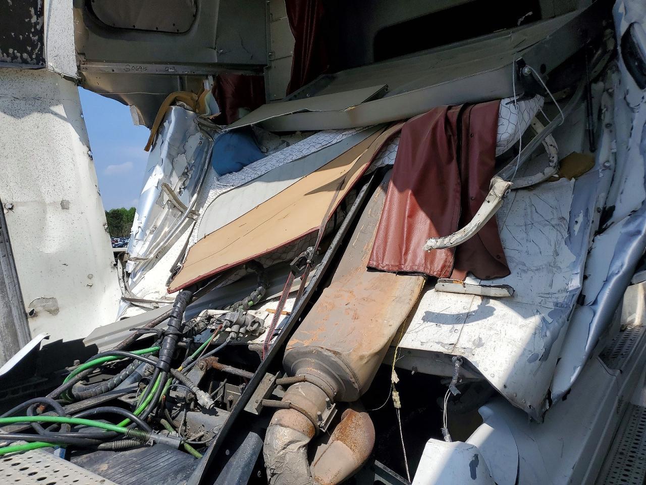 2005 Freightliner Columbia 120 Semi Truck