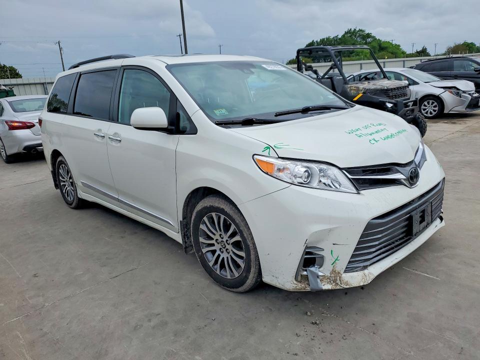 2020 Toyota Sienna xle 8-passenger