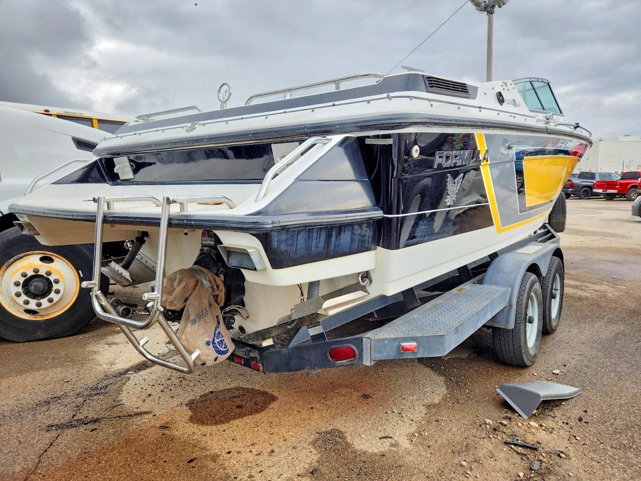 1988 Formula Boat 242-Boat