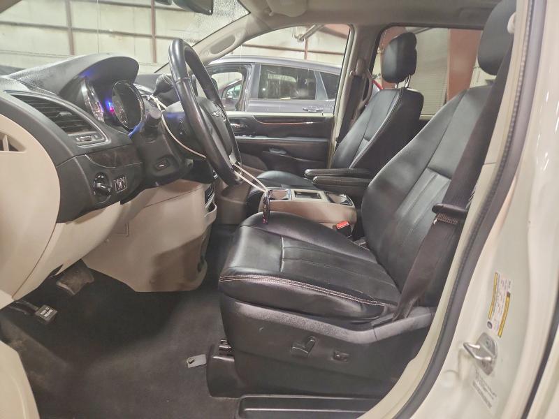 2013 Chrysler Town & Country Touring l