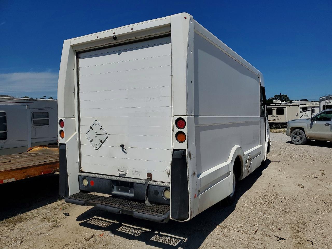 2015 Isuzu NPR Delivery Truck