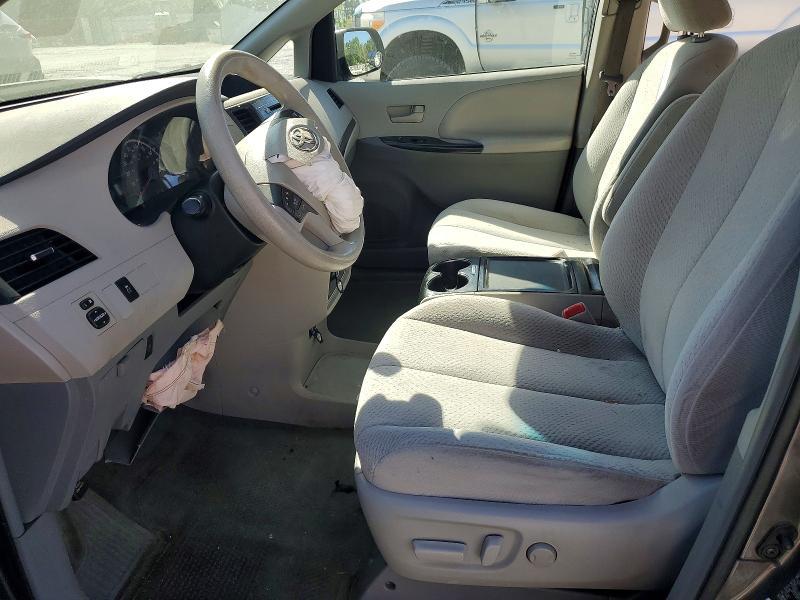2012 Toyota Sienna le 8-passenger