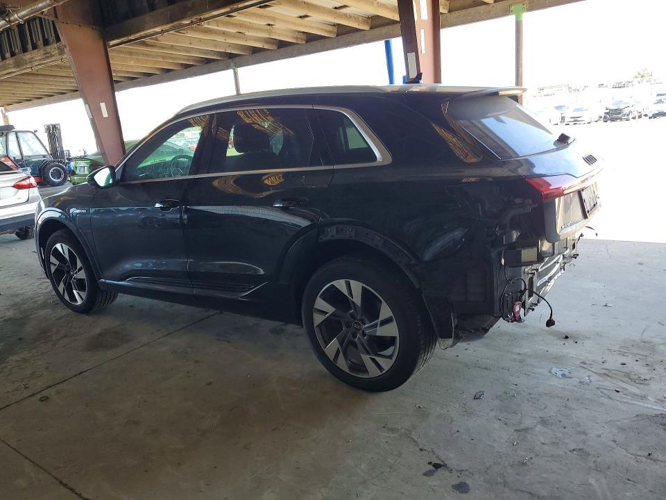 2022 Audi E-tron Premium Plus