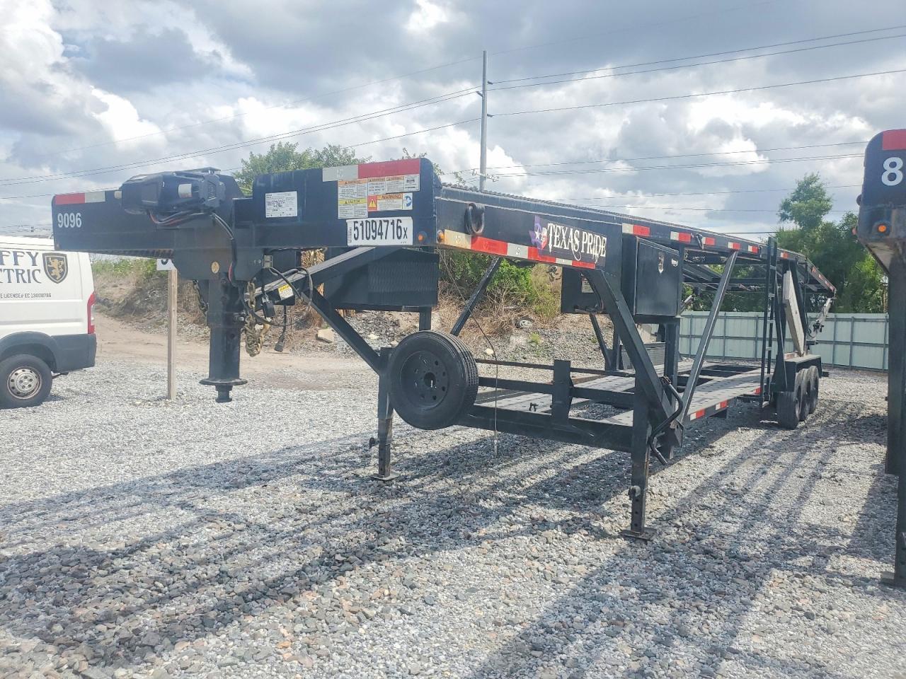 2022 Texas Pride CA84727KGN Car Carrier