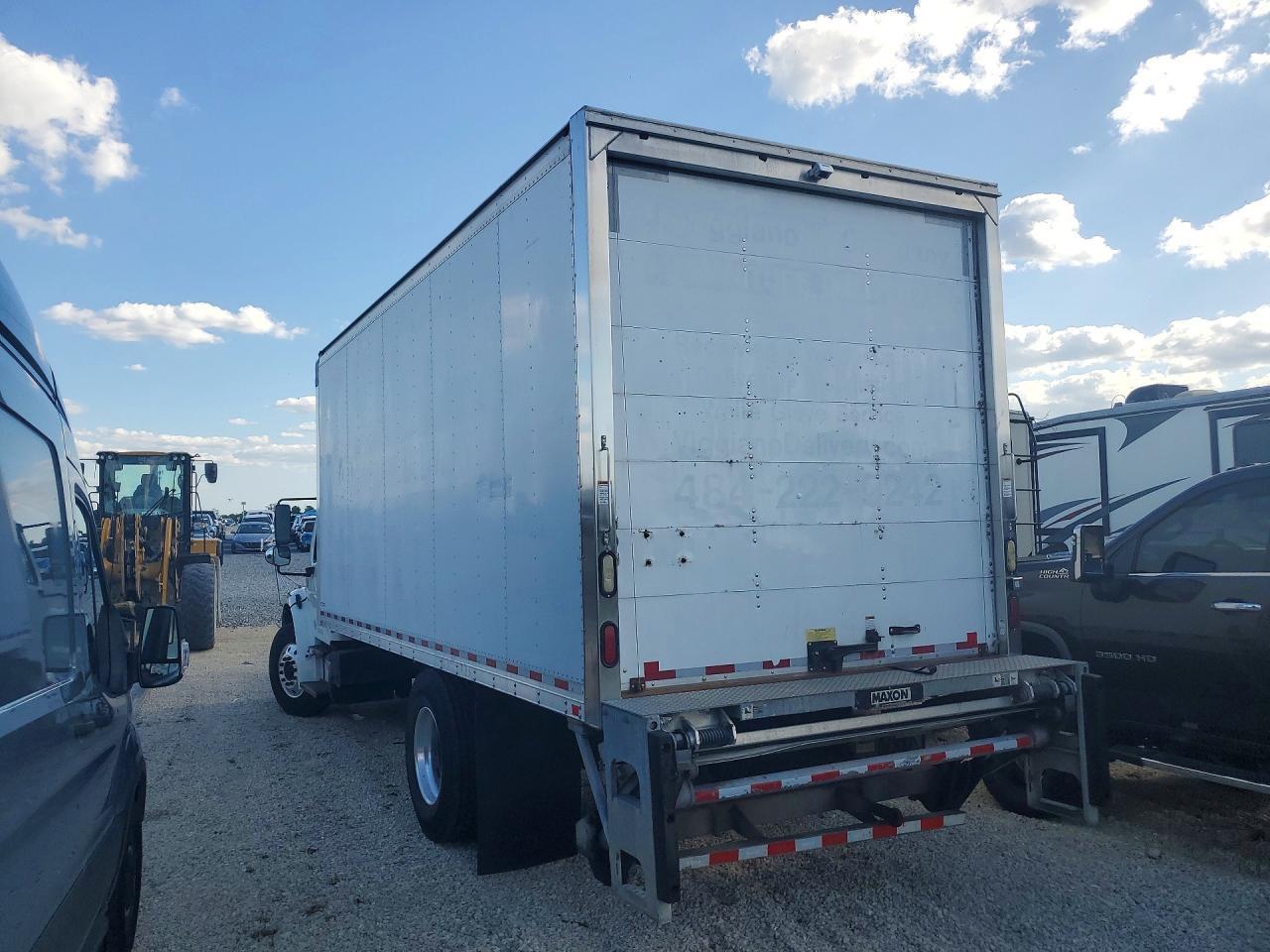 2016 Freigliner 2016 Freightliner Business Class M2 BOX Truck