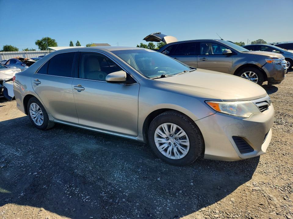 2014 Toyota Camry le