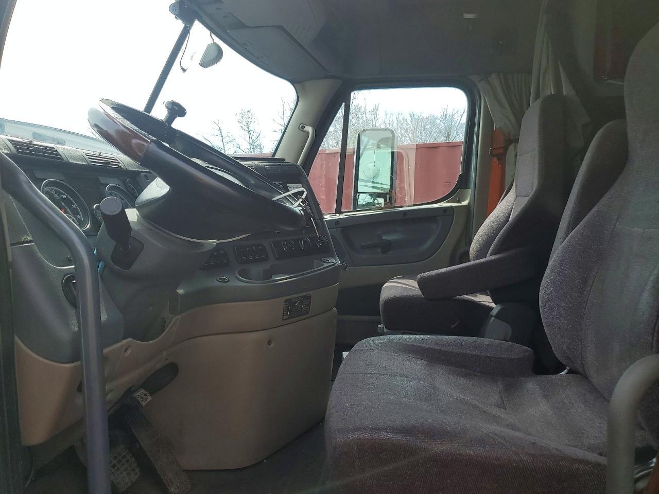 2018 Freightliner Cascadia 125 Semi Truck