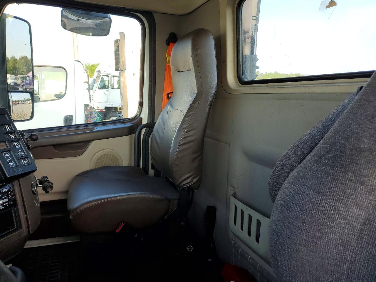 2017 Volvo VNL Semi Truck