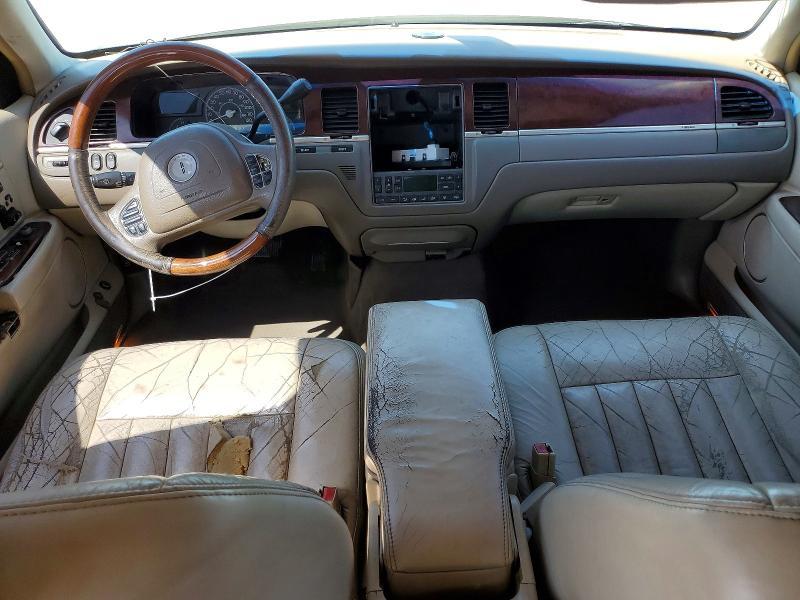2003 Lincoln Town car Signature