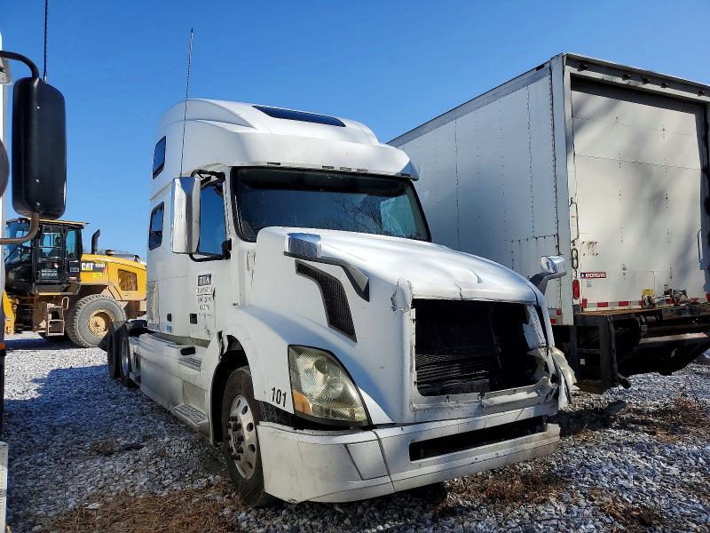 2016 Volvo VNL Semi Truck