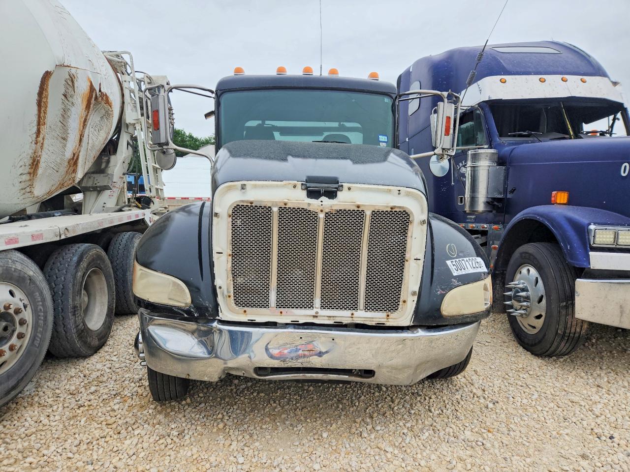 2016 Peterbilt 325-TOW Truck