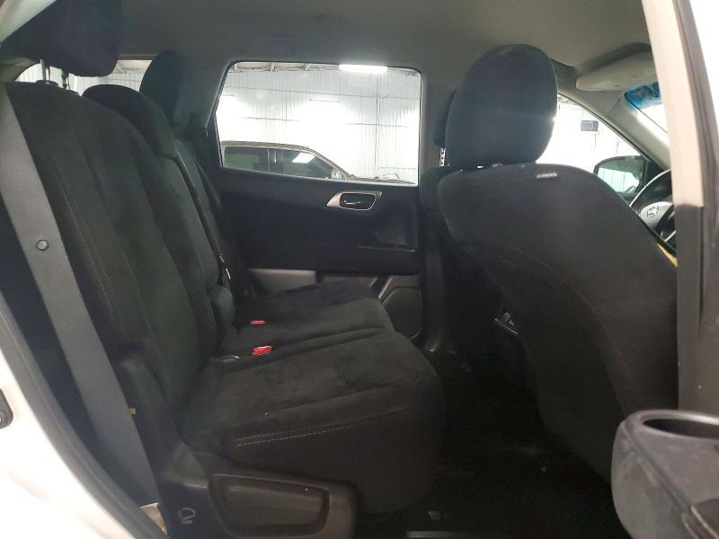 2016 Nissan Pathfinder sv