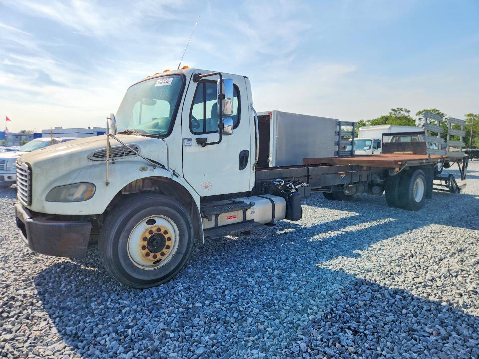 2015 Freightliner M2 106 MED-Semi Truck
