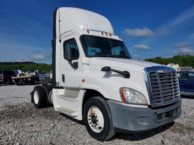 2014 Freightliner Cascadia Semi Truck
