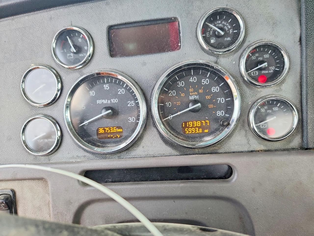 2010 Peterbilt 389 Semi Truck