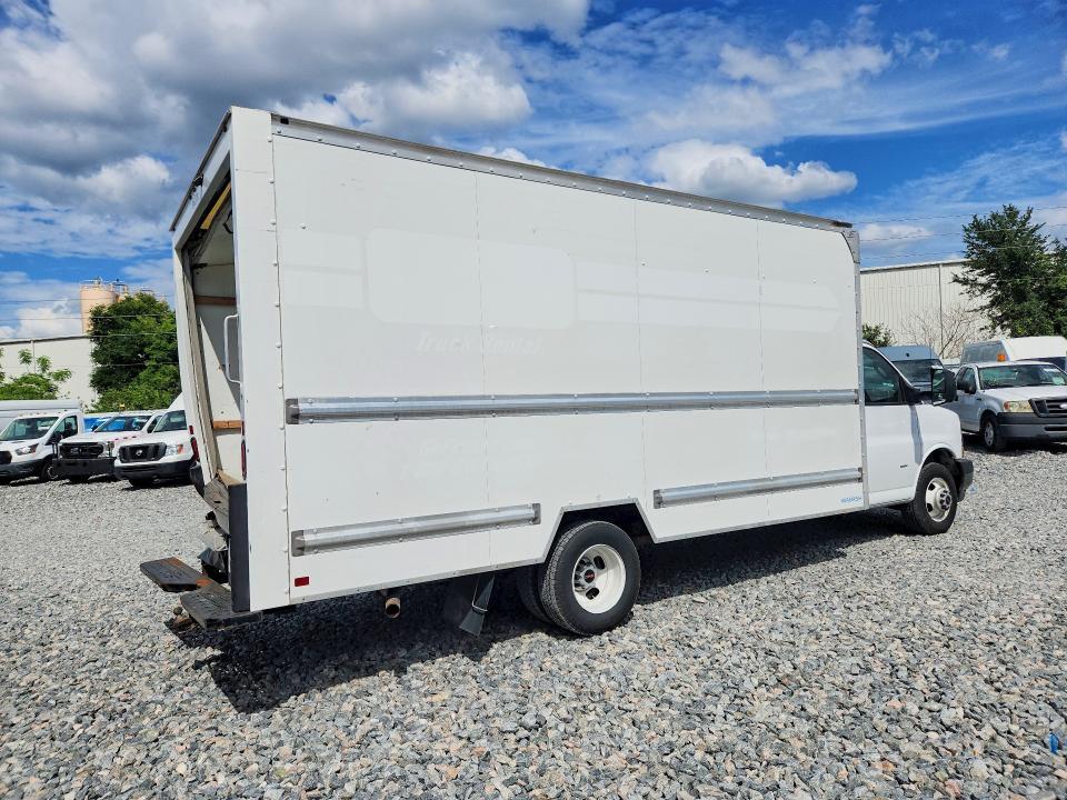 2022 GMC Savana BOX Truck