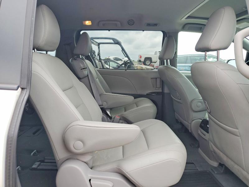 2020 Toyota Sienna xle 8-passenger