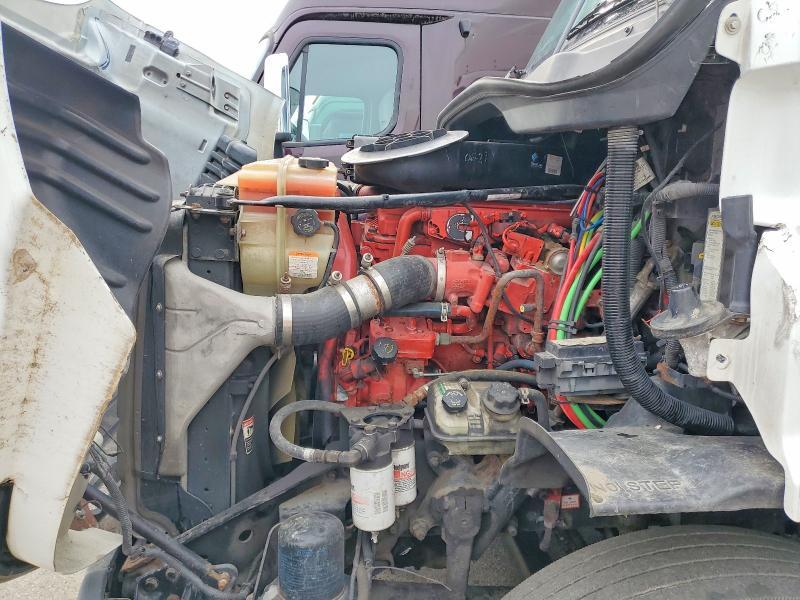 2018 Freigliner 2018 Freightliner Cascadia 113 Semi Truck