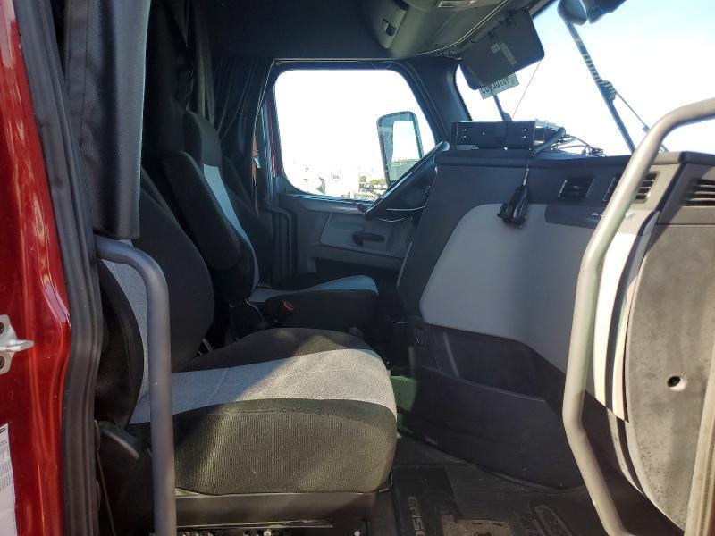 2020 Freigliner 2020 Freightliner Cascadia 126 Semi Truck