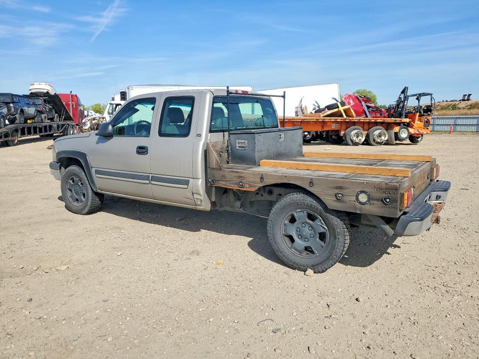 2004 Chevrolet Silverado K1500 Flatbed Truck