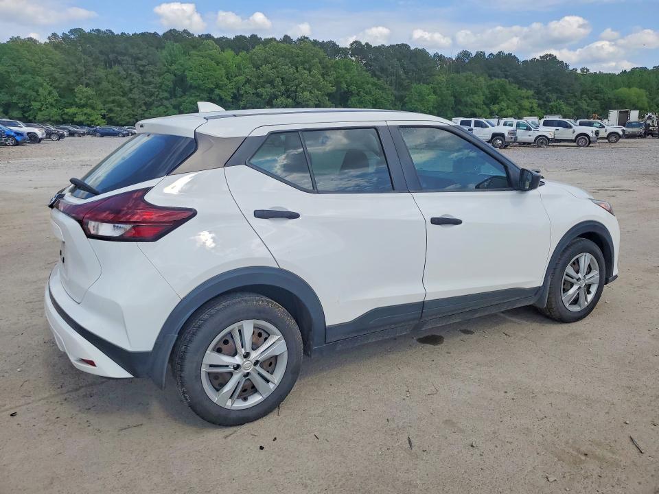 2021 Nissan Kicks s