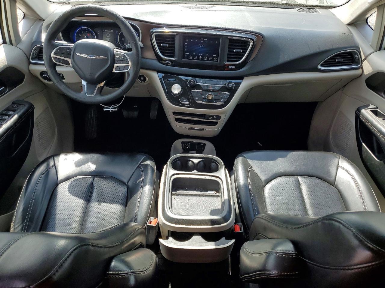 2020 Chrysler Voyager lxi