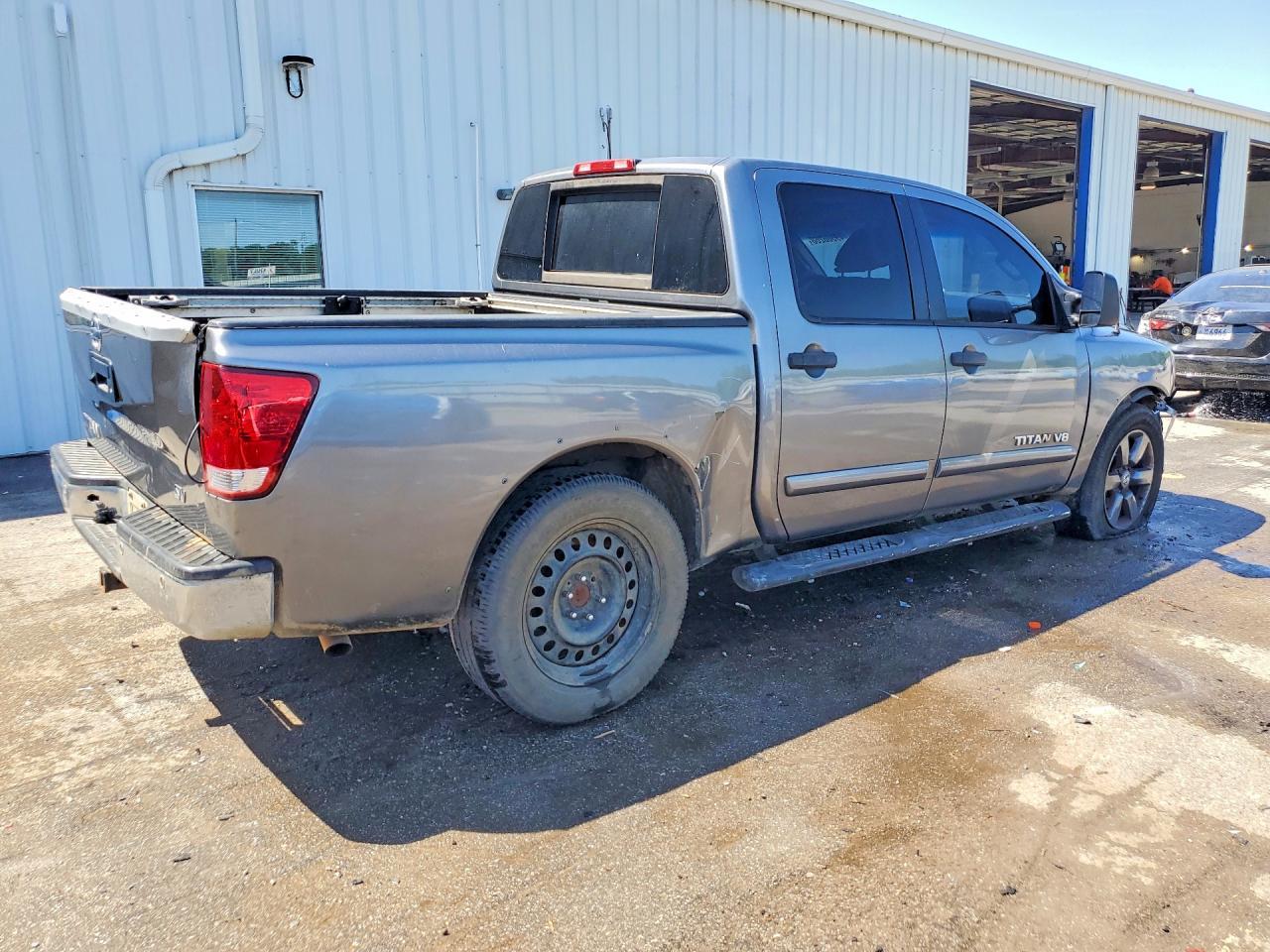 2015 Nissan Titan SV
