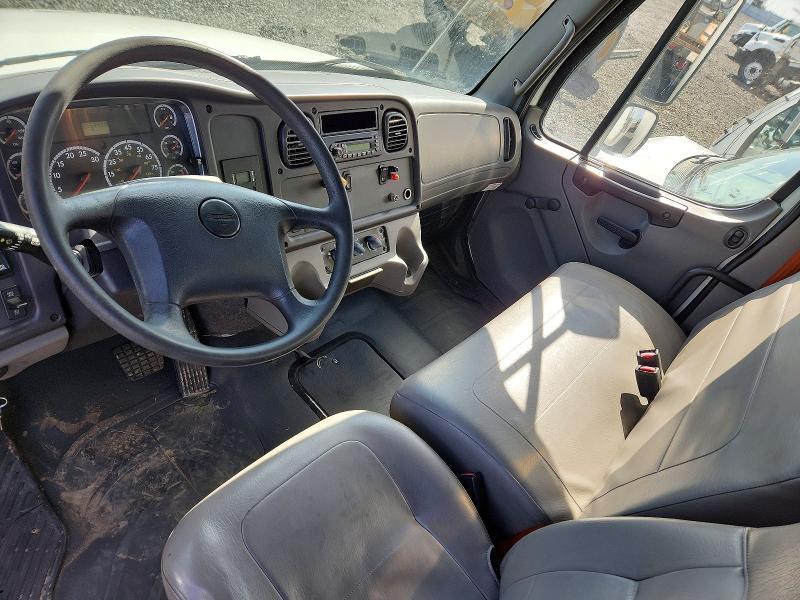 2007 Freigliner 2007 Freightliner Business Class M2 BOX Truck