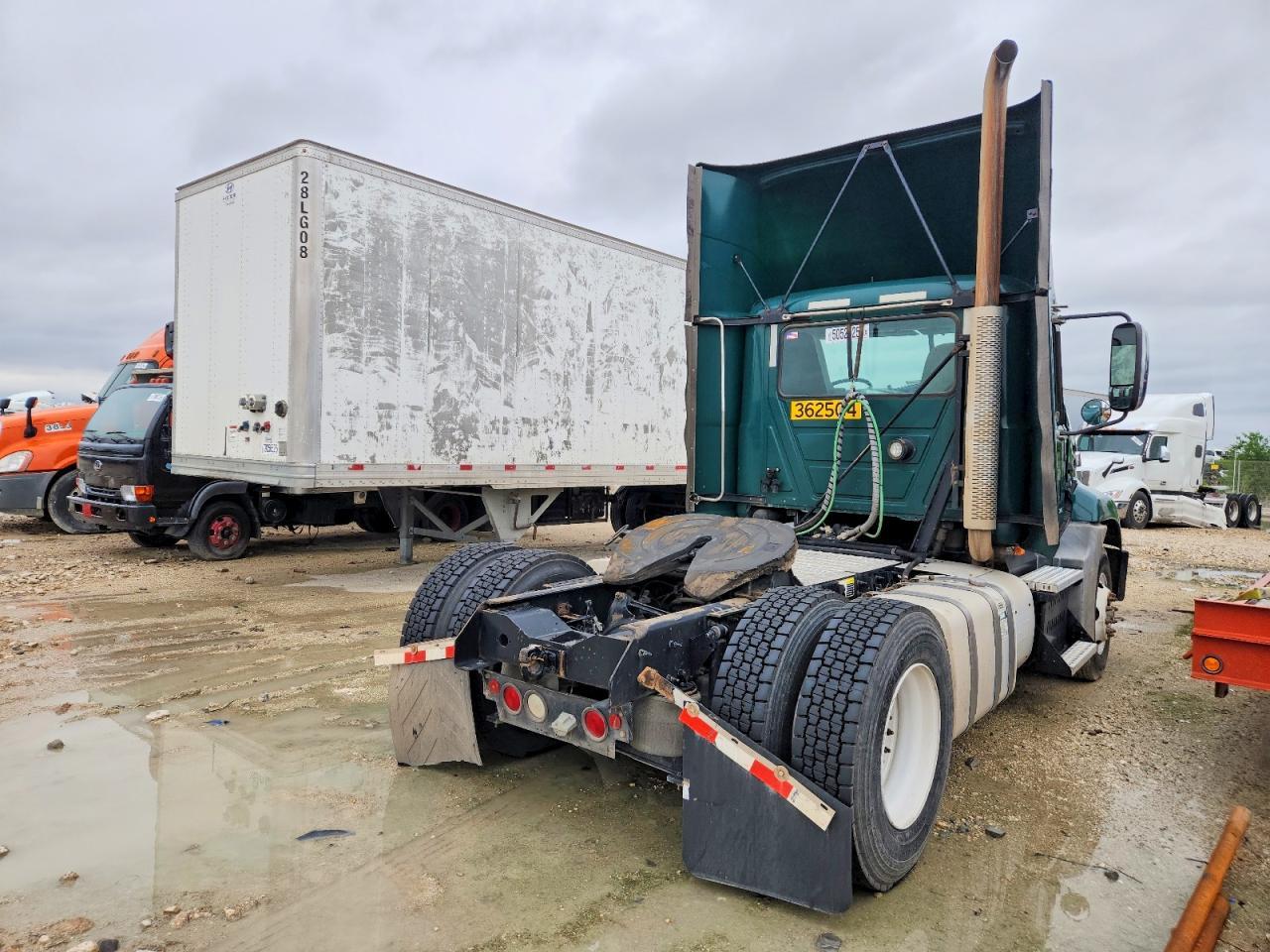 2017 Mack CXU612 Semi Truck