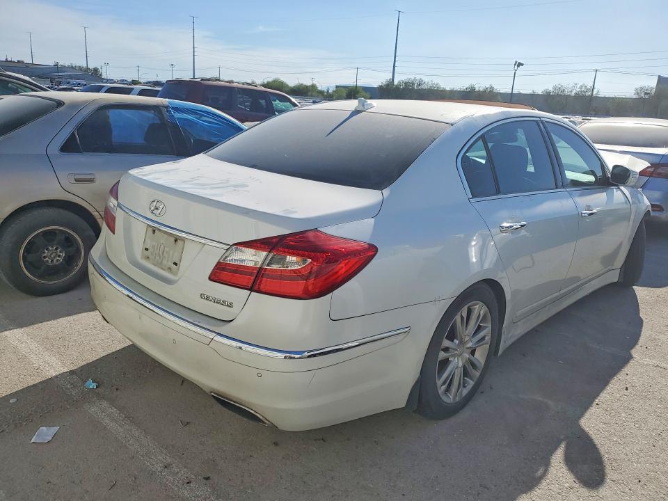 2013 Hyundai Genesis 3