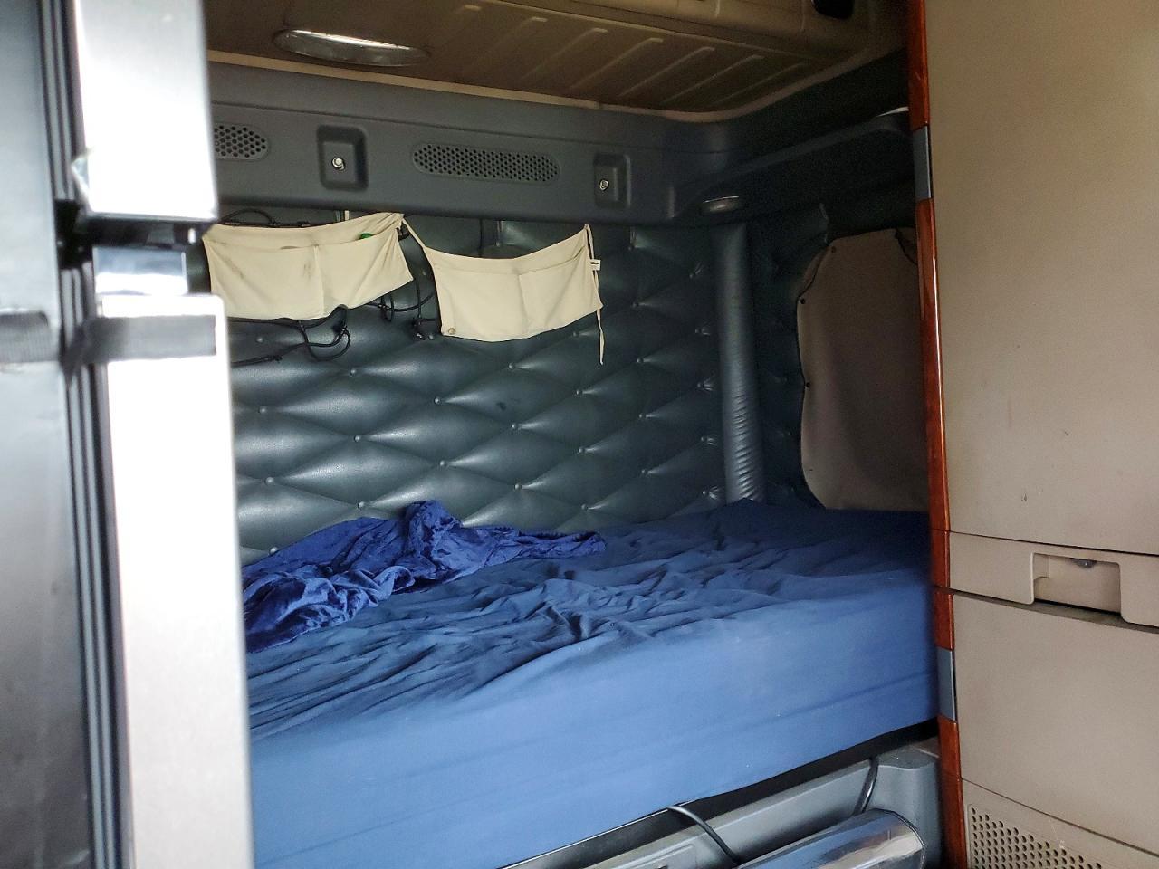 2015 Freigliner 2015 Freightliner Cascadia Semi Truck