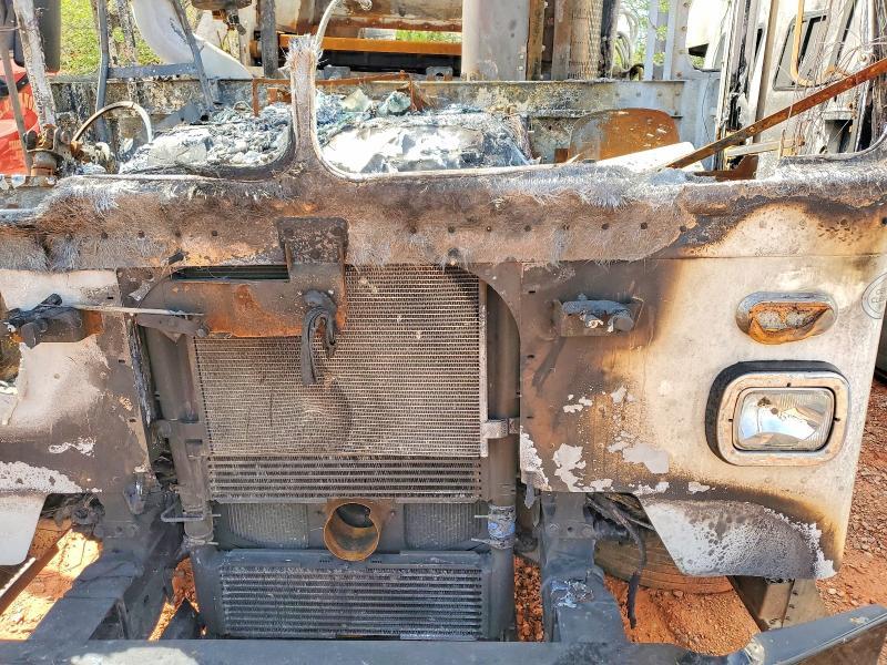 2022 Peterbilt 520 Refuse Truck