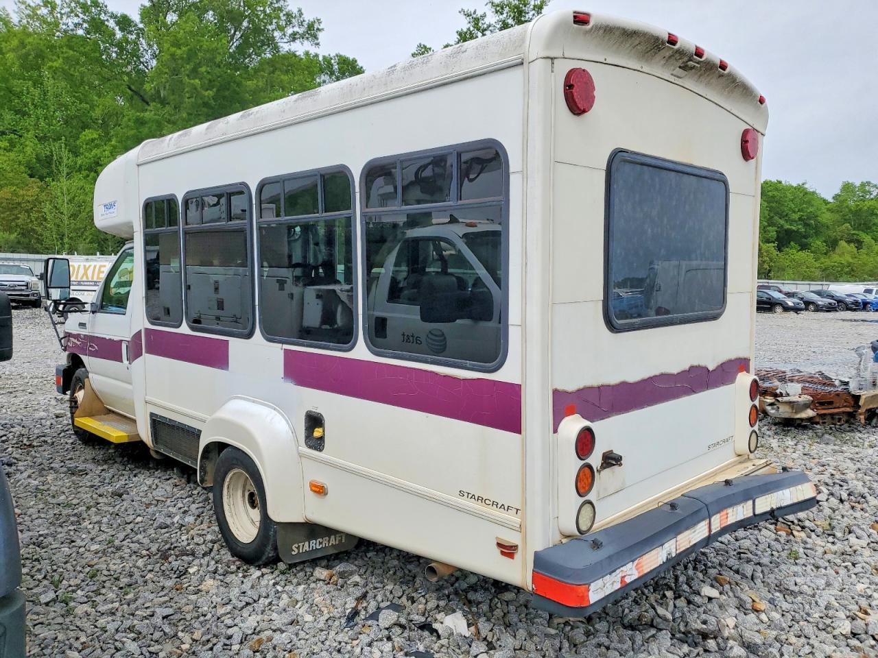 2014 Ford Econoline E350 Super Duty Cutaway Van