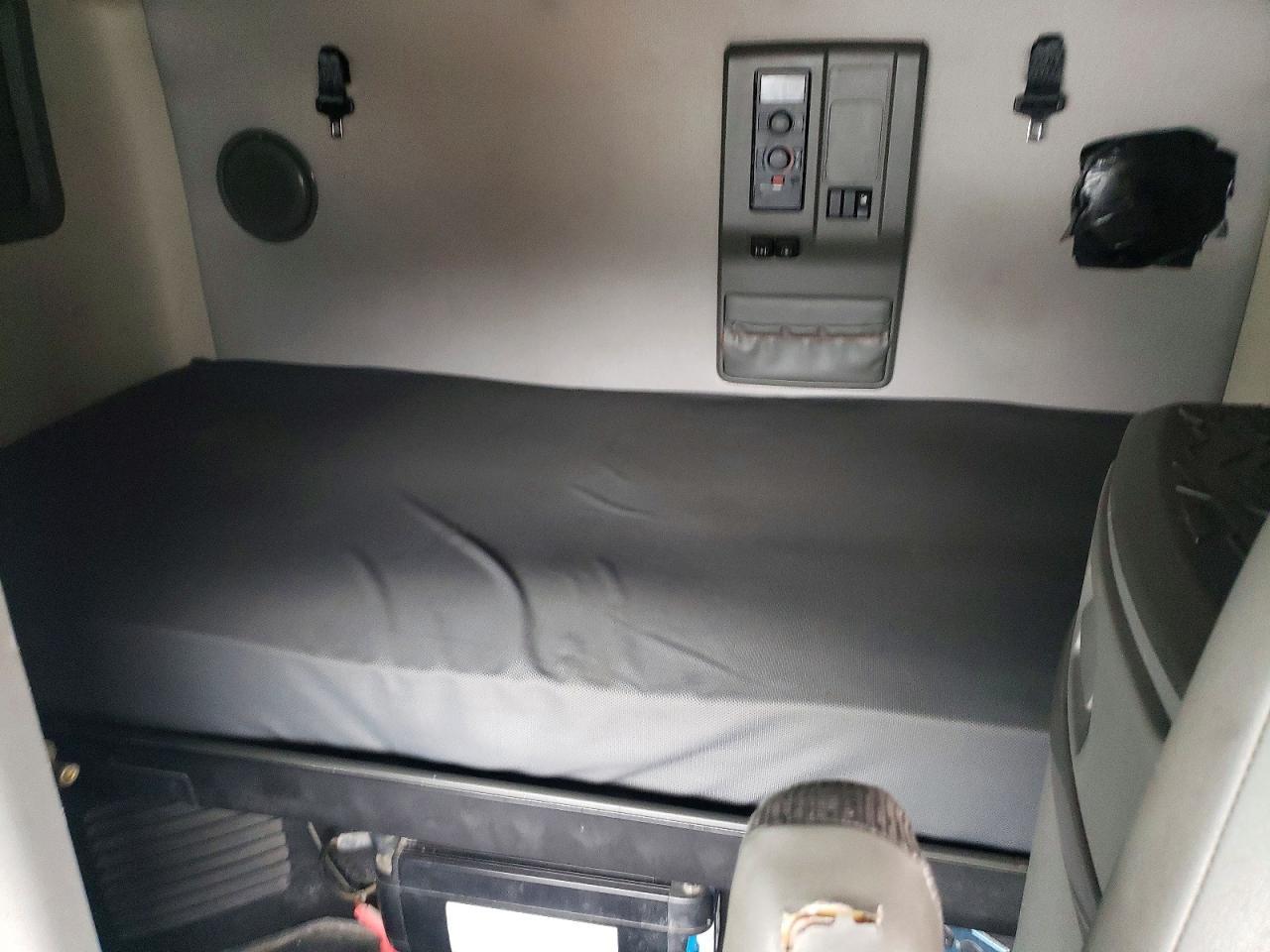 2019 Volv O VNL Semi Truck