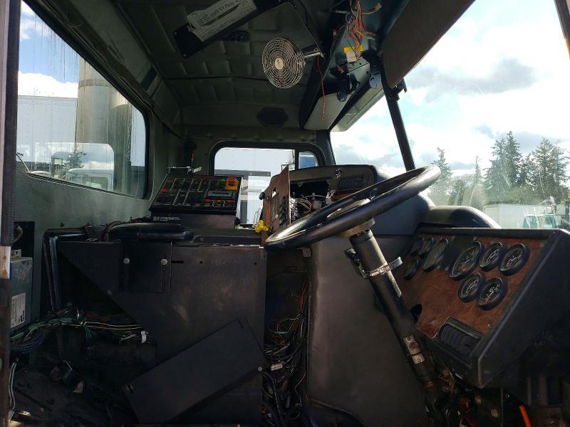 2007 Peterbilt 320 Refuse Truck