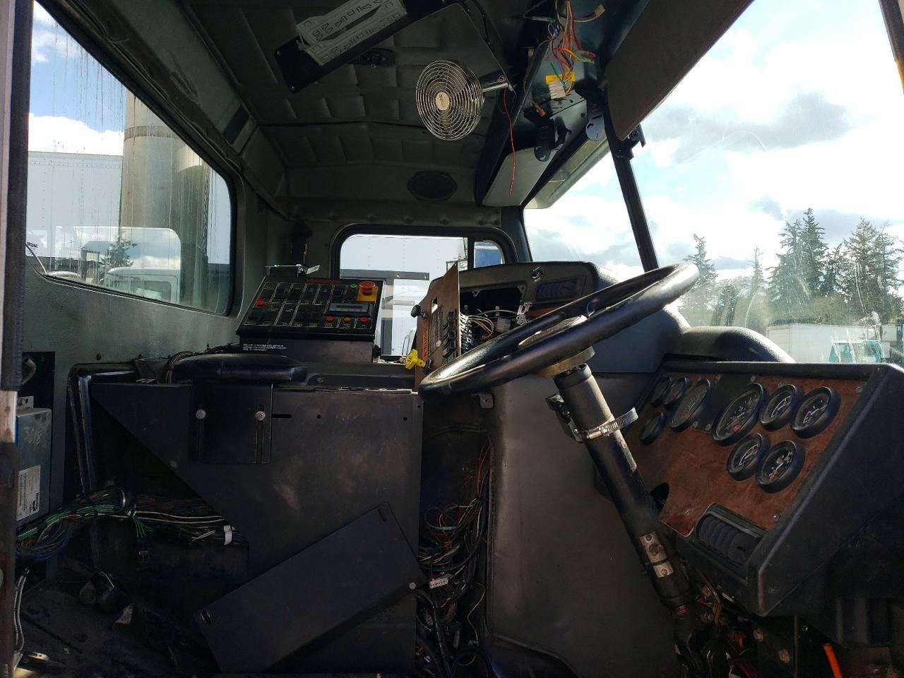 2007 Peterbilt 320 Refuse Truck